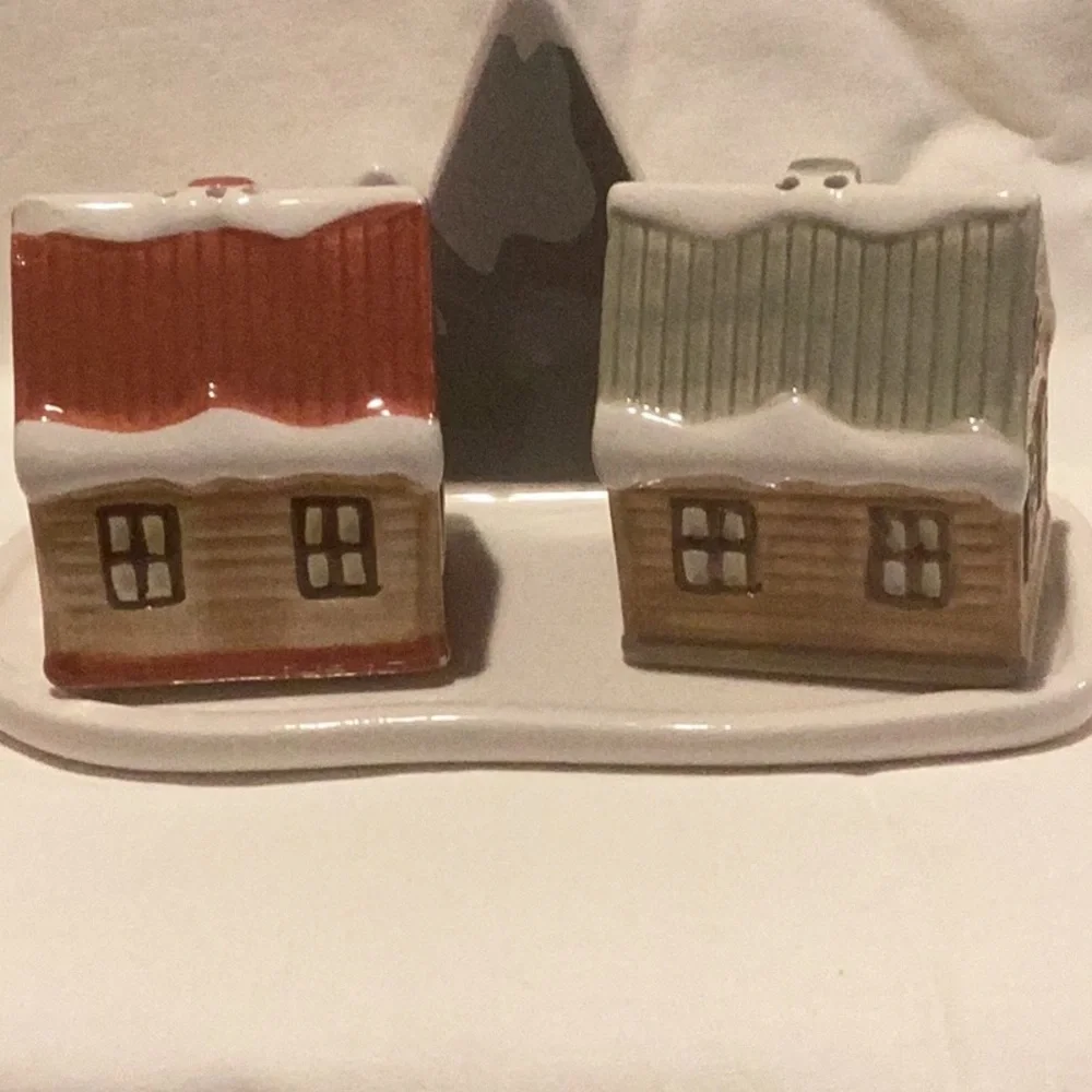 Winter Cabin Themed Salt & Pepper Shaker Set